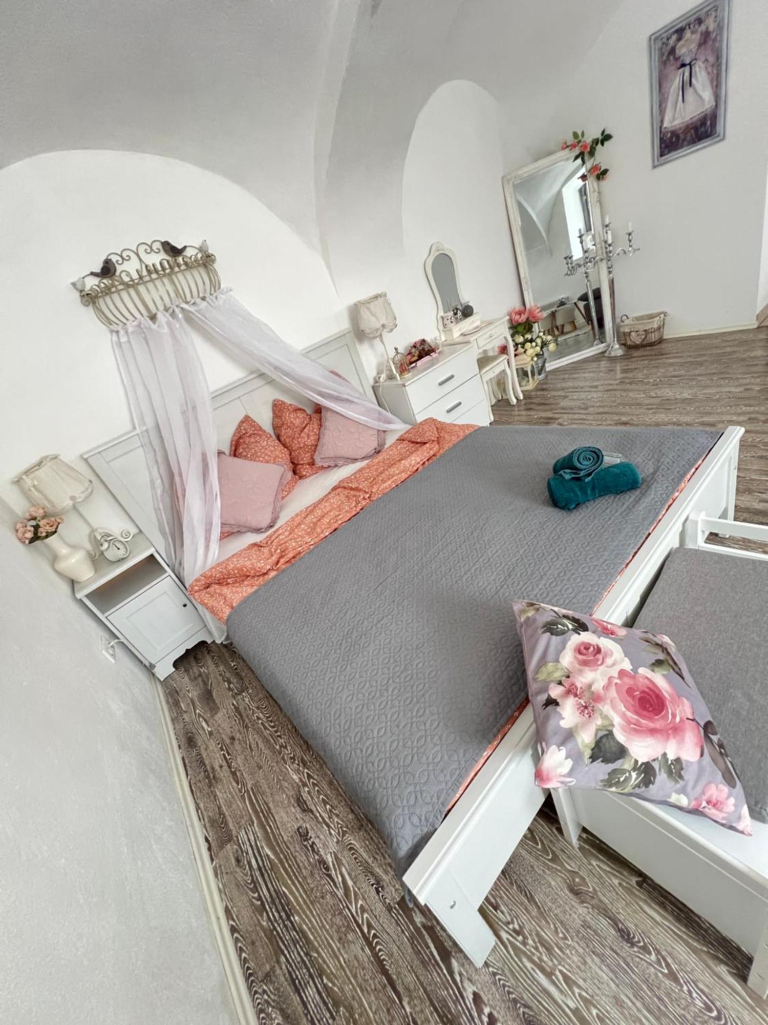 Korona Apartman Székesfehérvár Екстериор снимка